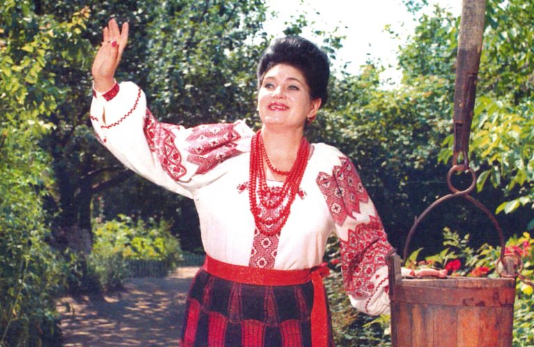Раїса Кириченко, співачка.