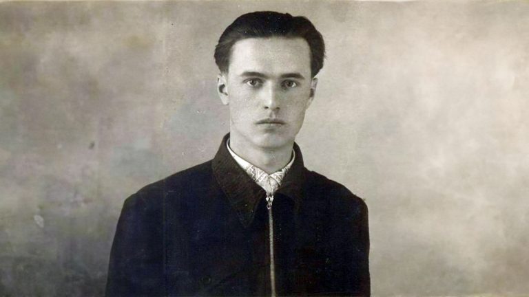 Василь Симоненко, український поет і журналіст, шістдесятник. 